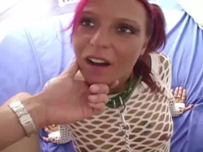 Lena Nitro in – Packt feste an Jungs!