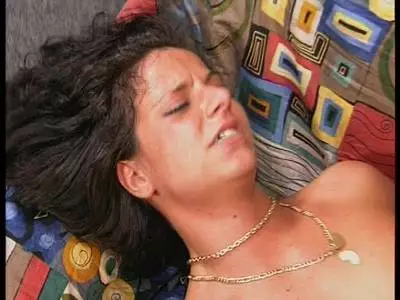 Notgeile deutsche Milf Susi bei ihrer ersten Nummer vor der Kamera