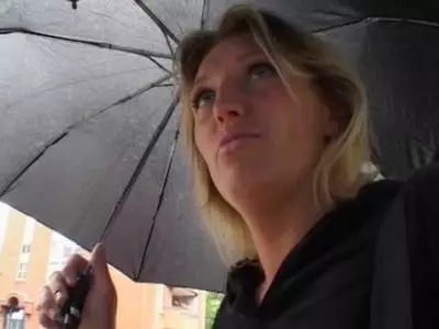 Strumpfhosen Testerin und das haarige Fickloch beim fingern