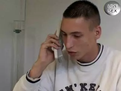 Vor dem ficken wird der Schwanz geblasen