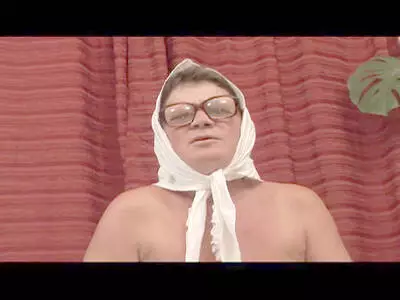 Sexy Oma fickt den Schwanz ihres Toyboys
