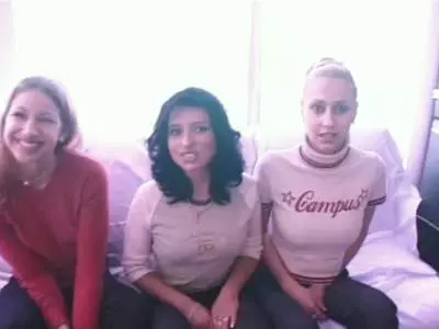 Drei versaute Lesben wissen was ihnen gut tut