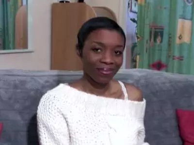 Asia Mann fickt schwarze Ebony in Fotze und Arschloch