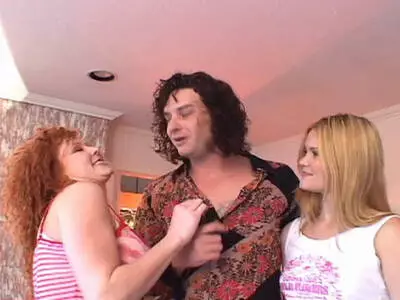 Geiler Bi-Dreiersex mit zwei Schlampen